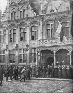 ''L'Union Cordiale des Allies; Le Roi Albert et M Poincare a Furnes le 1er Novembre 1914', 1914. Creator: Unknown.