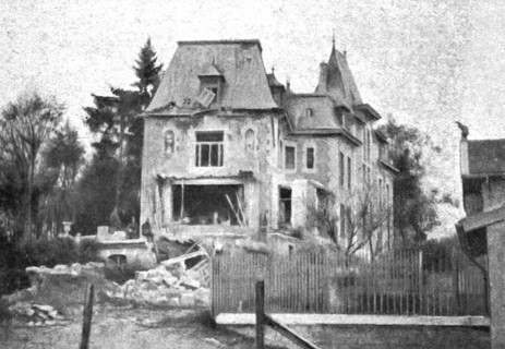 'L'exterieur de la maison de M Poincare, president de la Republique, a Sampigny', 1914. Creator: Unknown.