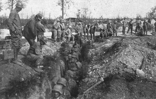 'Derriere la bataille, au Sud de la Somme: avant, pendant et apres une attaque..', 1916. Creator: Unknown.
