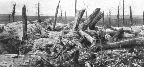 'Derriere la bataille, au Sud de la Somme: Le travail de notre artillerie sur les defenses..., 1916. Creator: Unknown.