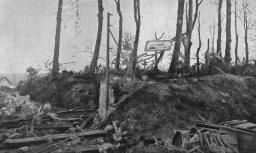 'La bataille de la Somme; le cimetiere de Combles, au bord de la route de Sailly-Saillisel..., 1916. Creator: Unknown.