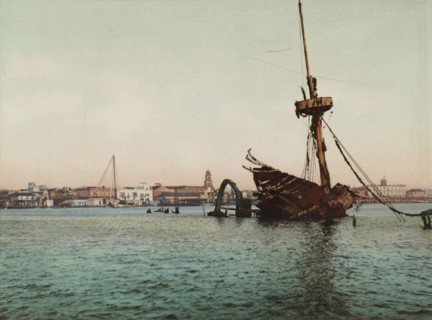 Restos del U.S.S. Maine, Habana, c1900. Creator: William H. Jackson.