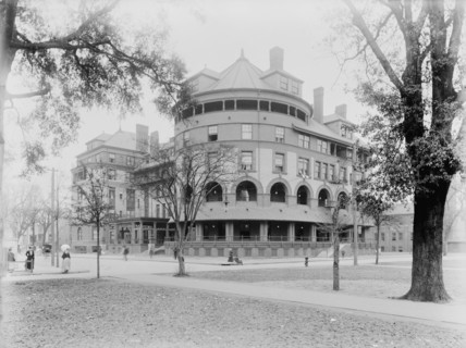 Hotel De Soto, Savannah, Ga., between 1880 and 1901. Creator: Unknown.