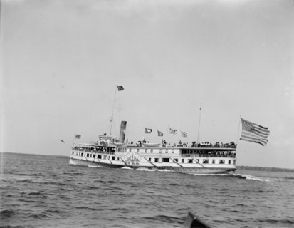 Steamer New York, 1000 Islands, between 1887 and 1901. Creator: Unknown.
