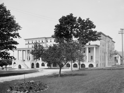 The New Arlington [hotel], Petoskey, between 1900 and 1906. Creator: Unknown.
