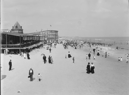 The Beach at Rockaway, N.Y., between 1900 and 1906. Creator: Unknown.