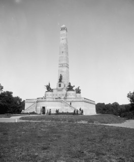 Lincoln Monument, Oak Ridge Cemetery, Springfield, Ill., between 1900 and 1906. Creator: Unknown.