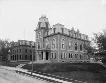 Post office and court house, Burlington, Vt., between 1900 and 1905. Creator: Unknown.