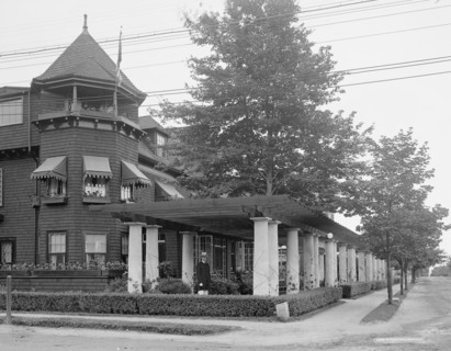 Magnolia Grill and Motor Club, Magnolia, Mass., between 1900 and 1906. Creator: Unknown.
