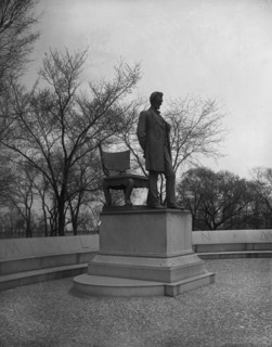 Lincoln statue, [Lincoln Park, Chicago, Ill.], between 1900 and 1905. Creator: Unknown.
