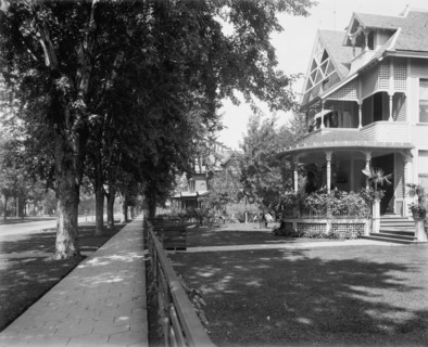 Winona, residences on Broadway, between 1880 and 1899. Creator: Unknown.