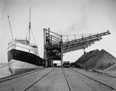 Hanna's ore plant, Erie, Pa., ca 1900. Creator: William H. Jackson.
