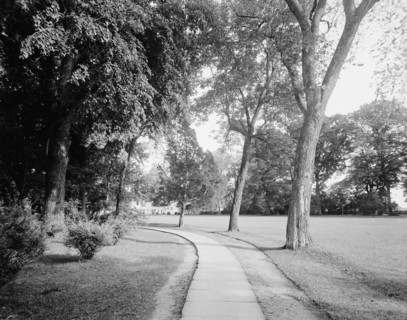 West approach, Mt. Vernon, Va., between 1900 and 1915. Creator: William H. Jackson.