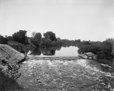 Dam on the Pine River, Alma, Mich., between 1895 and 1910. Creator: Unknown.