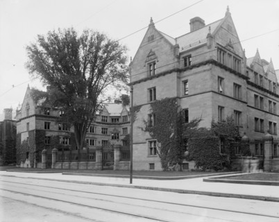 Vanderbilt Hall, Yale College, Conn., between 1895 and 1910. Creator: Unknown.