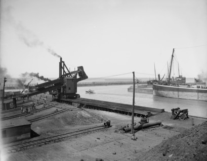 Coal dumping machine, Ashtabula, Ohio, ca 1900. Creator: Unknown.