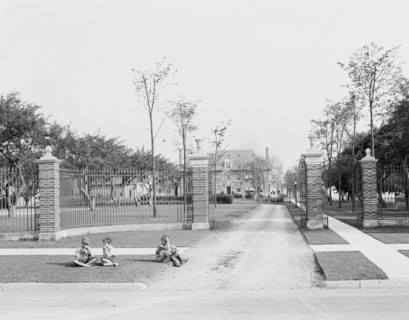 Residence near country club, Ann Arbor, Mich., between 1900 and 1910. Creator: Unknown.