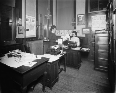 Stenographers' room, Leland & Faulconer Manufacturing Co., Detroit, Mich., 1903 Nov. Creator: Unknown.