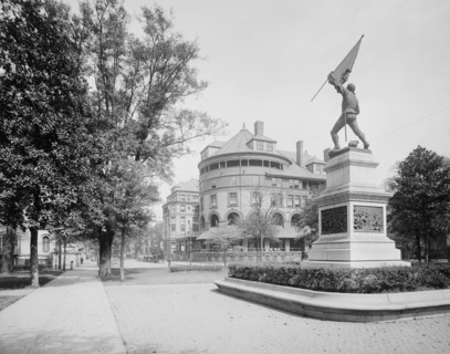 Jasper Monument and the De Soto Hotel, Savannah, Ga., c.between 1910 and 1920. Creator: Unknown.