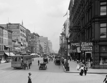 Woodward Ave., Detroit, Mich., c.between 1910 and 1920. Creator: Unknown.
