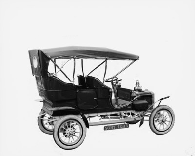 Northern Manufacturing Company car, between 1900 and 1910. Creator: Unknown.