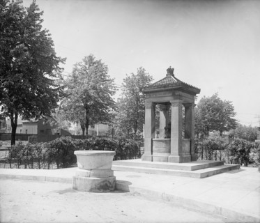 Victoria jubilee fountain, Walkerville, Ont., between 1905 and 1915. Creator: Unknown.