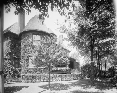 Residence of Mr. William Robbins, Walkerville, Ont., between 1905 and 1915. Creator: Unknown.