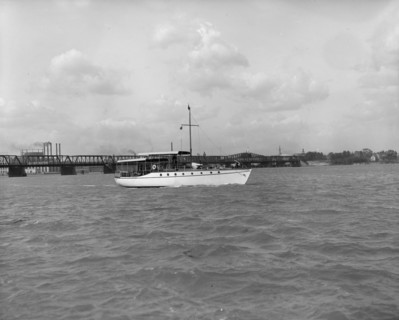 Yacht Althea, broadside (H. Murphy's yacht), between 1907 and 1915. Creator: Unknown.