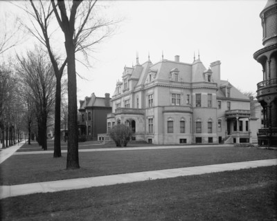 Home of Mrs. C.L. Stephens, 1123 Woodward Avenue, Detroit, Mich., between 1905 and 1915. Creator: Unknown.