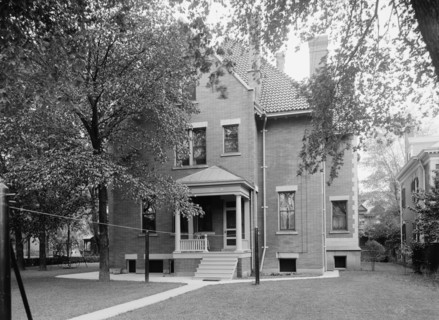 Residence of Mr. Fair, 40 Putnam Avenue, Detroit, Mich., between 1905 and 1915. Creator: Unknown.
