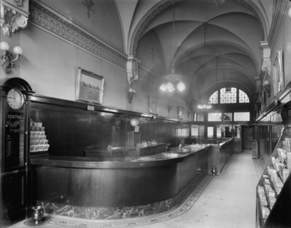 Grand Trunk Western Railroad, ticket office, Detroit, Mich., between 1905 and 1915. Creator: Unknown.