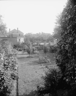 Garden at 124 E. Euclid Avenue, Detroit, Mich., between 1905 and 1915. Creator: Unknown.