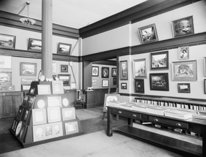 Detroit Photographic Co., 218 Fifth Avenue, New York, between 1900 and 1910. Creator: Unknown.