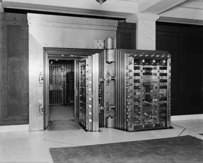 25-ton door, safe deposit vault, main office, Old Colony Trust Company, Boston, Mass., (1913?). Creator: Unknown.