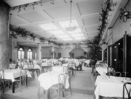 Edelweiss Cafe, main dining room from southwest corner, Detroit, Mich., between 1905 and 1915. Creator: Unknown.