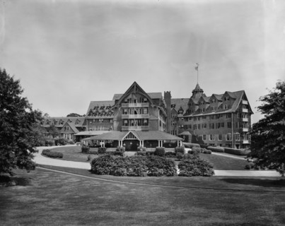 Beautiful Edgewood Inn, Greenwich, Conn., between 1905 and 1915. Creator: Unknown.