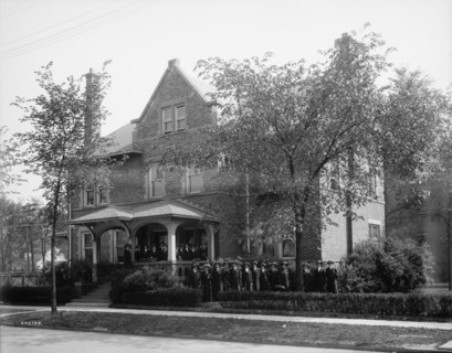 Visiting nurses' building, Detroit, Mich., between 1905 and 1915. Creator: Unknown.
