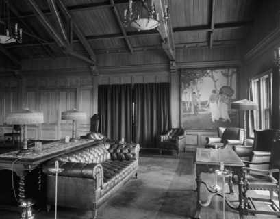 Memorial Hall, Frederick Stearns & Co. laboratory, Detroit, Mich., between 1905 and 1915. Creator: Unknown.
