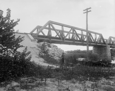 Steel bridge over Illinois River at Pearl, Ill., 1901 Oct 11. Creator: Unknown.