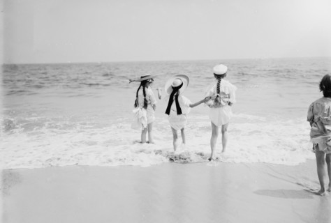 Three little maids agoing to sea, between 1900 and 1905. Creator: Unknown.