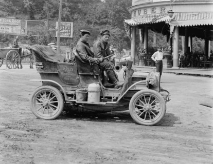 REO Mountaineer, New York to San Francisco and back, between 1900 and 1905. Creator: Unknown.