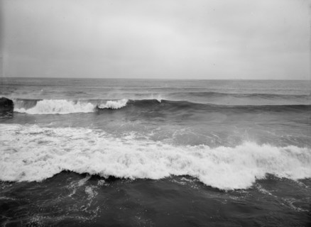 Surf, between 1900 and 1905. Creator: Unknown.