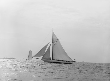 Valkyrie II and Vigilant, turning mark in last race, 1893 Oct 13, c1893. Creator: John S Johnston.