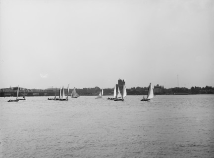 D.B.C.Y. [Detroit Boat Club yacht] regatta, just after the start, between 1900 and 1910. Creator: Unknown.