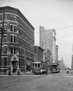 Market Street, Louisville, Ky., between 1900 and 1910. Creator: Unknown.