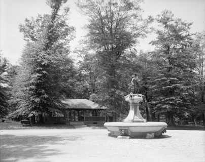Fountain and pavilion, Cherokee Park, Louisville, Ky., between 1900 and 1910. Creator: Unknown.