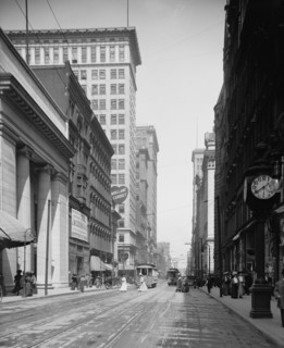 Fourth St. [Street], Cincinnati, Ohio, between 1900 and 1910. Creator: Unknown.