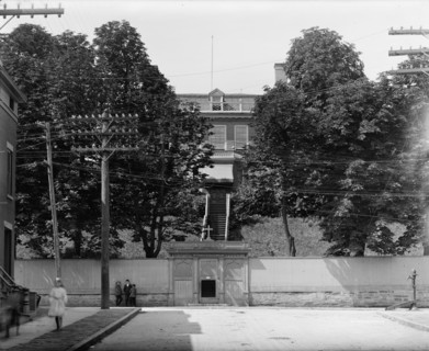 Old Schuler [i.e. Schuyler] Mansion, Albany, N.Y., between 1900 and 1910. Creator: Unknown.