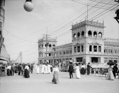 Entrance to Young's Million Dollar Pier, Atlantic City, N.J., between 1900 and 1910. Creator: Unknown.