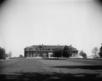 Country club, Grosse Pointe, Detroit, Mich., c1908. Creator: Unknown.